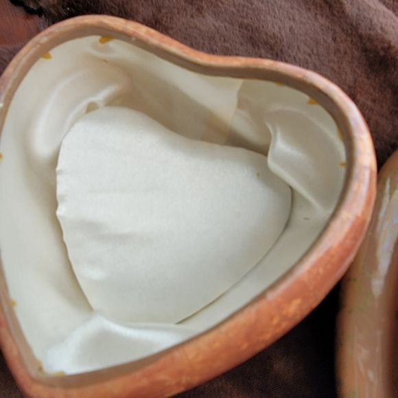 Vintage Cherub Heart Shaped Box - Picture 11 of 11